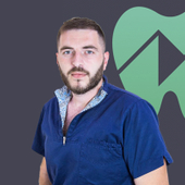 Бутбая Эмир Елгуджаевич, стоматолог-хирург