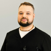 Бондаренко Михаил Романович, стоматолог-хирург