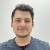 Манасян Менуа Александрович, стоматолог-терапевт