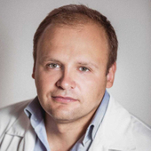 Уваров Евгений Владимирович, стоматолог-хирург