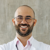 Дзотцоев Артур Казгериевич, пластический хирург