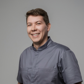 Бондаренко Сергей Александрович, стоматолог-хирург