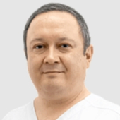 Сарваров Денис Анасович, офтальмолог-хирург