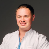 Черняев Роман Михайлович, стоматолог-хирург