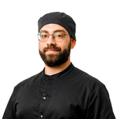 Геворгян Давид Давидович, стоматолог-хирург