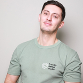 Мухдарлы Амил Яшарович, стоматолог-терапевт