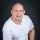 Махов Роман Владимирович, стоматолог-хирург