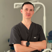 Ри Павел Гванович, стоматолог-хирург