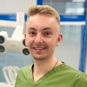 Мартыненко Артём Михайлович, стоматолог-хирург