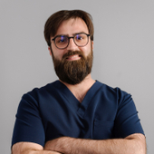 Меликов Руслан Эйвазович, стоматолог-хирург