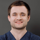 Иванов Эрик Робертович, стоматолог-терапевт