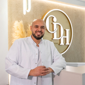 Мохаммад Хасун, стоматолог-хирург