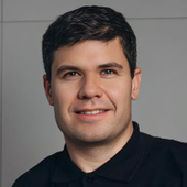 Жуков Максим Анатольевич, стоматолог-хирург