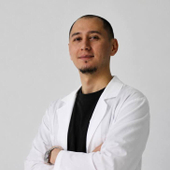 Искаков Амир Ренатович, стоматолог-терапевт