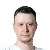 Смитиенко Максим Константинович, стоматолог-хирург