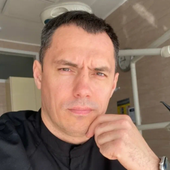 Оленин Максим Юрьевич, стоматолог-хирург