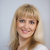 Попова Анна Владимировна, стоматолог-терапевт