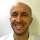 Елистратов Артем Аркадьевич, стоматолог-хирург