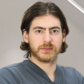 Мкртычан Артем Владимирович, стоматолог-хирург