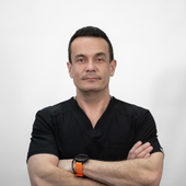 Хаттатов Артём Евгеньевич, стоматолог-хирург