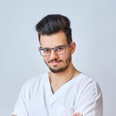 Родионов Олег Олегович, стоматолог-терапевт