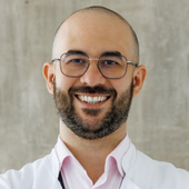 Дзотцоев Артур Казгериевич, пластический хирург