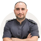 Антонян Янис Эдуардович, стоматолог-хирург