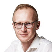 Бузов Дмитрий Артурович, пластический хирург