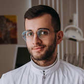 Клоян Рачия Саакович, стоматолог-терапевт