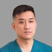 Ким Дюн Гир, массажист