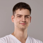 Пугачев Илья Витальевич, стоматолог-терапевт