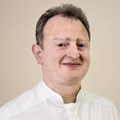 Григорян Вартан Львович, стоматолог-терапевт