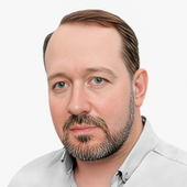 Крысанов Эмиль Валентинович, стоматолог-терапевт