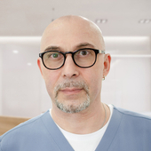 Гусев Вадим Дмитриевич, стоматолог-терапевт