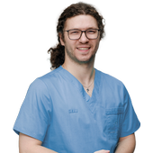 Неустроев Сергей Олегович, стоматолог-хирург