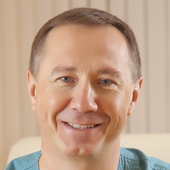 Малафеев Александр Владимирович, офтальмолог-хирург