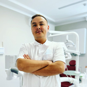 Ешкулов Урмат Эрнисович, стоматолог-хирург