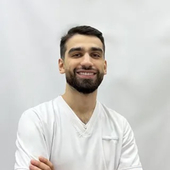 Яхъяев Исламбек Муратбекович, стоматолог-хирург