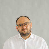 Зинетуллин Рустам Эмирович, стоматолог-хирург