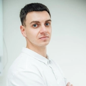 Суров Дмитрий Андреевич, стоматолог-хирург