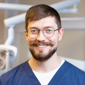 Карачев Евгений Владимирович, имплантолог