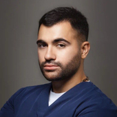 Авалян Владимир Арменович, стоматолог-хирург