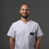 Колмаков Юрий Владимирович, стоматолог-терапевт