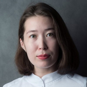 Нургазы Зарина Багдатовна, стоматолог-терапевт