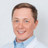 Назиров Денис Эдуардович, стоматолог-терапевт