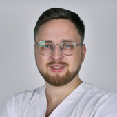 Седых Евгений Игоревич, стоматолог-хирург