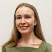 Чечеткина Алина Евгеньевна, стоматолог-хирург