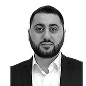 Шахназарян Мамикон Размикович, стоматолог-терапевт