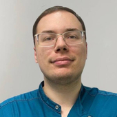 Туманов Эдуард Владимирович, стоматолог-хирург