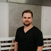 Усов Максим Алексеевич, стоматолог-хирург